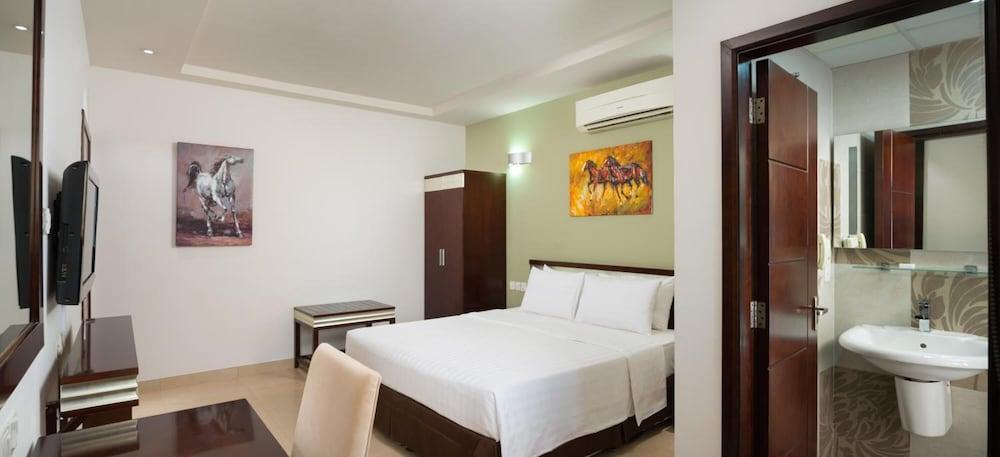 Centara Life Muscat Dunes Hotel Экстерьер фото