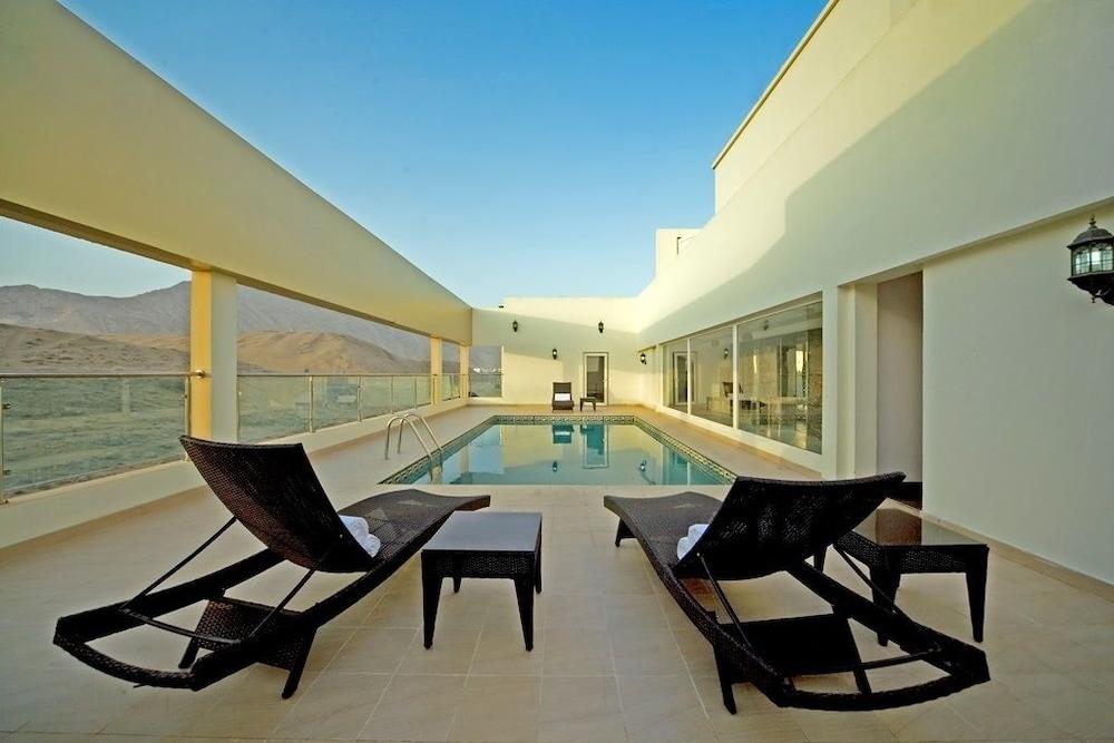 Centara Life Muscat Dunes Hotel Экстерьер фото